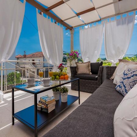 Superior Stunning Apartment Gravosa With A Free Parking Дубровник Экстерьер фото