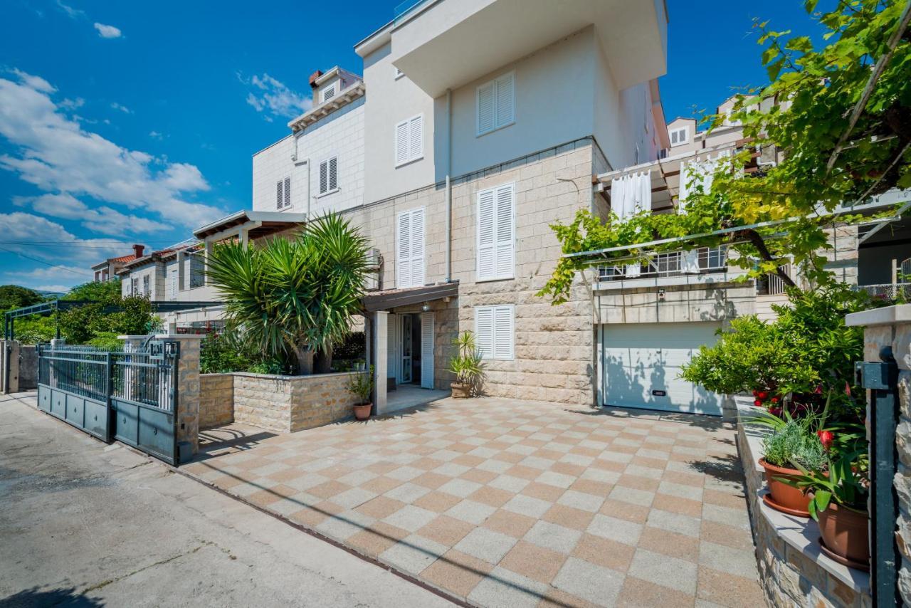 Superior Stunning Apartment Gravosa With A Free Parking Дубровник Экстерьер фото