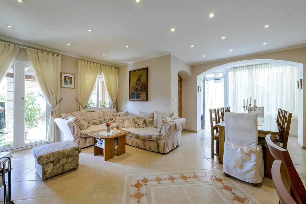 Superior Stunning Apartment Gravosa With A Free Parking Дубровник Экстерьер фото