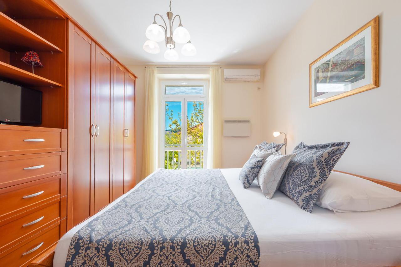 Superior Stunning Apartment Gravosa With A Free Parking Дубровник Экстерьер фото