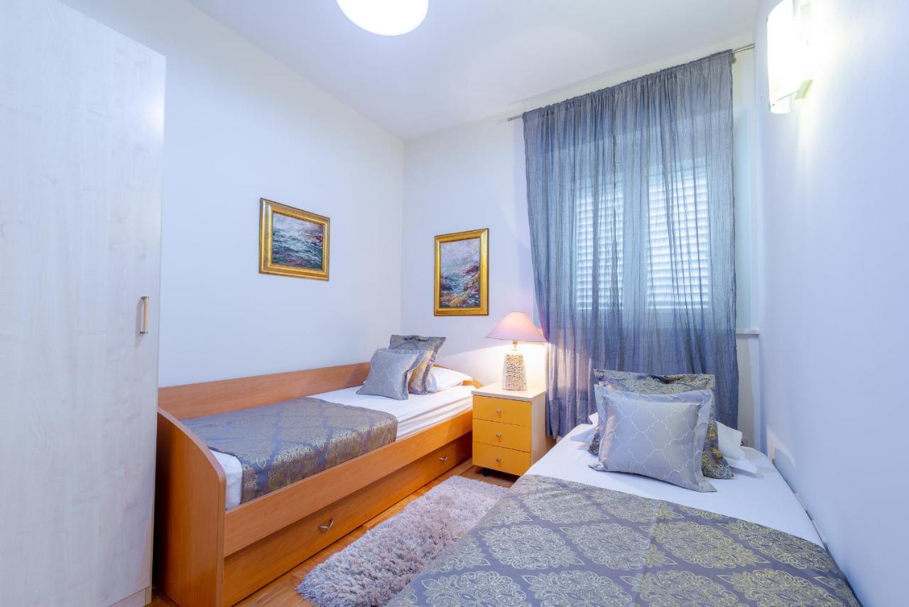 Superior Stunning Apartment Gravosa With A Free Parking Дубровник Экстерьер фото